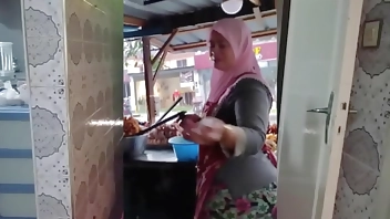 Thick Muslim Indonesian Milf