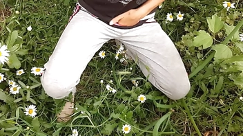 I spy on my neighbor masturbating in the daisies - Girls fly orgasm