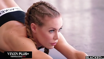 VIXENPLUS Nicole Aniston's UNFORGETTABLE 1ST IR