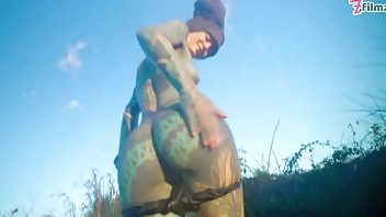 Alternative couple having wild outdoor sex in outdoor hotbath