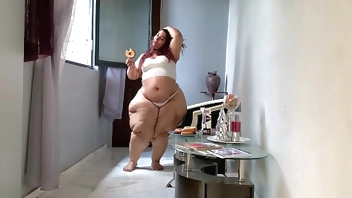 Short Curvy Girl with Giant Hips & Ass - SSBBW Feedee Emma Pear