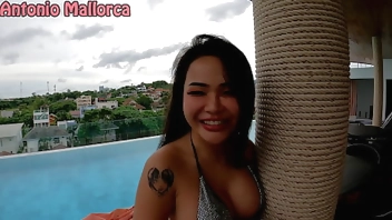 Picking up a Hot Thai Babe by the Swimming Pool - Onlyping