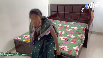 Indian Bhabhi Seduces Plumber For Sex With Clear Hindi Audio