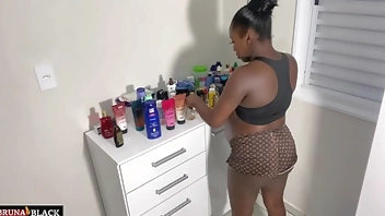 Homemade fuck pregnant housewife stops doing household chores to sit on her husband's hard cock. The naughty girl likes milk inside