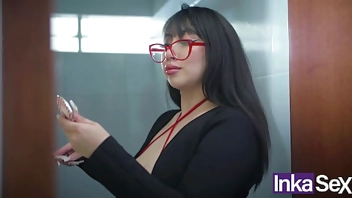 Psychologist with a big ass takes advantage of a young patient while performing sexual therapy