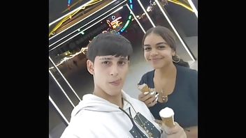 BLOG IN SPANISH - I go for a walk with my BIG ASS BRUNETTE GIRLFRIEND - surprise at the end of the blog - hot boyfriends