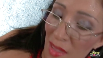 Chick likes to wear glasses while sucking a cock and fucking