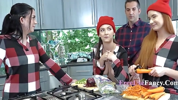 Holiday Season Family Freeuse - Serena Hill, Violet Spice