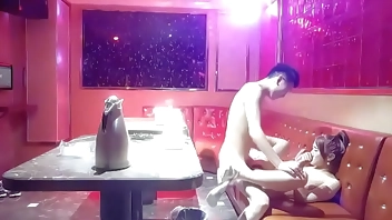 2000 yuan KTV room to do the voice of the little sister