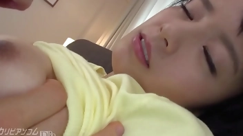 ドアの向こうから聞こえる声はどこかで聞き覚えがある。羽田真里