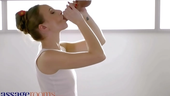 Massage Rooms Euro babe Lady Bug has romantic oil soaked sex and big facial