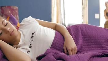 WebYoung My Naughty 18yo Girlfriend Snuck in to Scissor