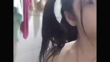 女网友日常洗澡给我看