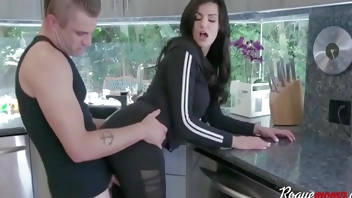 Social Servicing StepMom Pussy- Becky Bandini