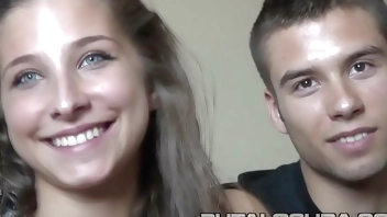 ¿Te gusta mi novia? Rubia, ojos azules, culazo y teticas perfectas... Mira como me la follo