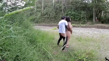 Gabriela Ramos é flagrada fodendo no mato - Bettohfitness