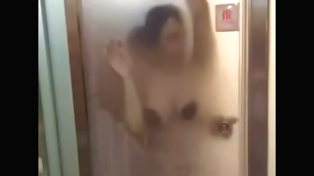 成都太古里 健身教练和丰满女会员在浴室操逼