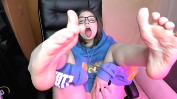 I'm trying to be quiet! (while I touch myself) pt. 2