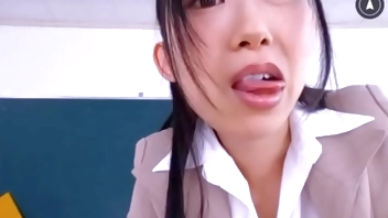 唾液交換VR 女性のツバを飲みたい