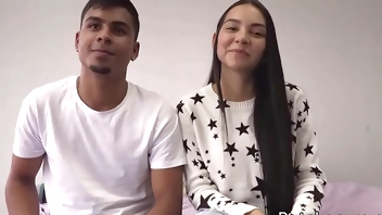 Parejitas: Valerin y sus pezones de chocolate. Pareja colombiana en casting porno