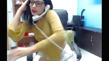 SHE PLAYING WITH HER PUSSY UNTIL SQUIRT