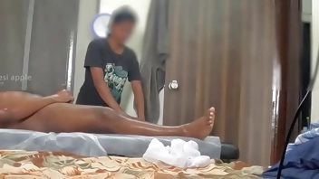 spa girl got surprised seeing small black dick