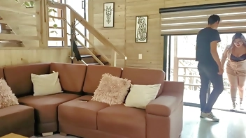 Mi madrastra Antonella me llama la atencion y le pongo mi pene en la boca ( camara lenta )