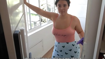 Fui a limpiar la habitación de mi vecino y se emocionó al darme el masaje