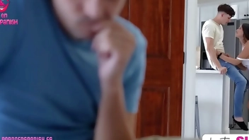 Hermanastra se cogió a mi mejor amigo - Subtitulado Español