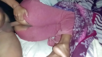 Padrastro B.Entra en la madrugada a mi habitación y me folla por detrás