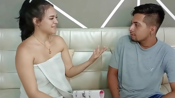 Mi linda hermanastra quiere que me la folle duro como en los videos porno, le mi leche en su estomago. H.L.