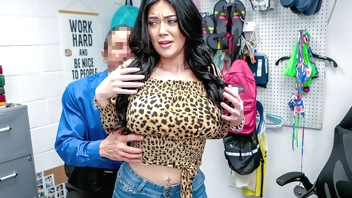 Megan Maiden Gets Caught Pocketing Store Goods - Cutelifter