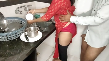 कोमल को अपने जीजा पकड़ लिया किचन में जाकर चुड़ाई