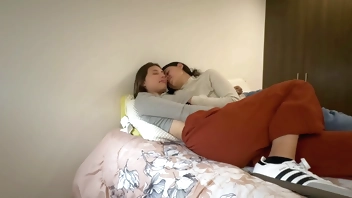 La novia lesbiana rubia de mi mejor amigo sabe como consolarme