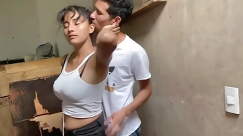 me dejo follar de mi padrastro en el lavadero de mi casa