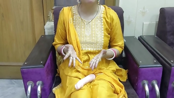 Husband surprises his wife on her birthday by giving her sexual pleasure in hindi audio