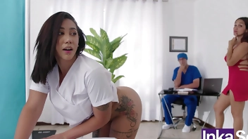 Milf Peruana lleva a su esposo por unos masajes , y termina siendo follado por venezolana culona y ninfómana.