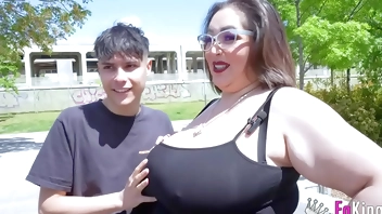 Ultimate BIG TITS poll: BBW MILF Mae Quira questions randoms at the street