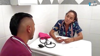 SUCIAS ENFERMERAS CACHONDAS ME CHUPAN EL CULO EN LA CONSULTA Y TERMINO METIENDOLES LA VERGA