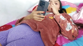 Rosibel, the stepdaughter most desired by her stepfather, takes off the condom so that it ends up inside her pussy