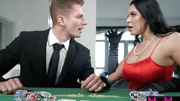 Stepmom Kira Queen Dating Her Stepson