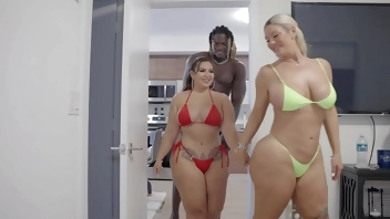 Professional Pussy Stretcher : Louie Smalls