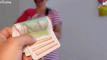 Jefe folla con su empleada del servicio y es pillado por su esposa