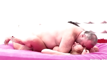 PutaLocura - La MILF cachonda Victoria Vera cabalga la polla de Torbe