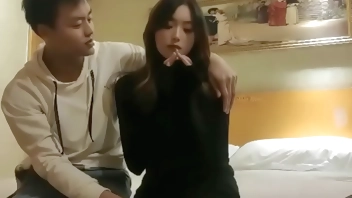 超高颜值御姐，玉体横陈超级听话呻吟不断超刺激