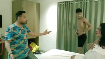 भारतीय हॉट पत्नी ने पिज़्ज़ा डिलीवरी बॉय के साथ धोखा देकर सेक्स किया! आगे क्या!