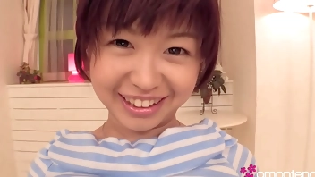 Wow! Idol's first undress!!