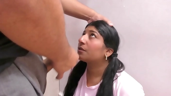 shhh calladita, padrastro folla el culo virgen de su sumisa hijastra antes de irse al trabajo