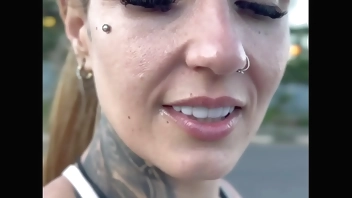 Vi uma Prostituta fazendo ponto na rua pedi pra ela fazer um boquete ela cobro 10$ ela quis me levar pro beco ! (Público)