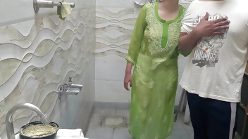 Indian Bhai ne bhen ko kand karte dekh kar usko chudne ki demand ki mana karne ke baad bhi behn ko khub gaand mari roleplay in hindi